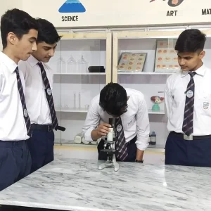 Discovering-Science-Through-the-Microscope